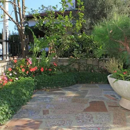Charming In With Balcony Apartman Umag