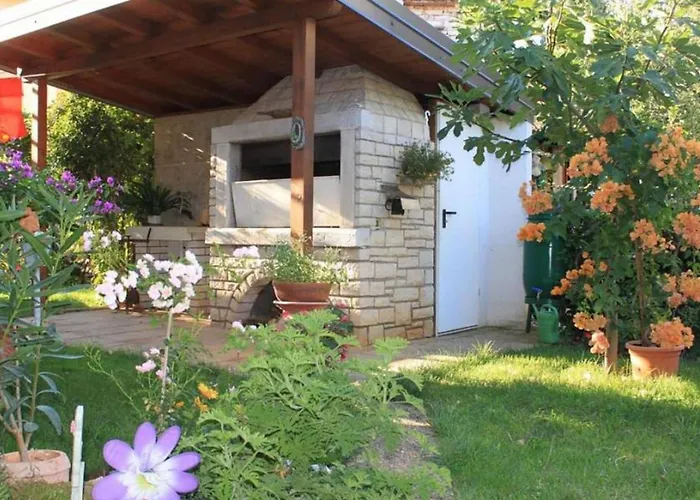 Charming In With Balcony Apartman