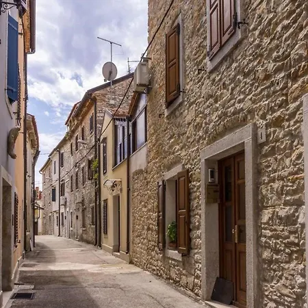 Apartman Charming In With Balcony Umag