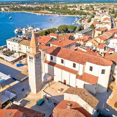 Charming In With Balcony Apartman Umag