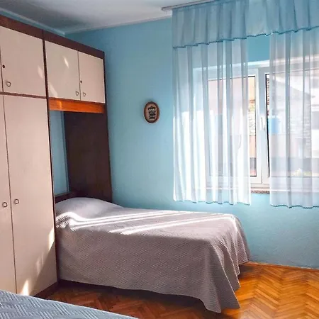 Charming In With Balcony Apartment *