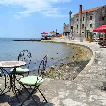 Apartment Charming In With Balcony Umag